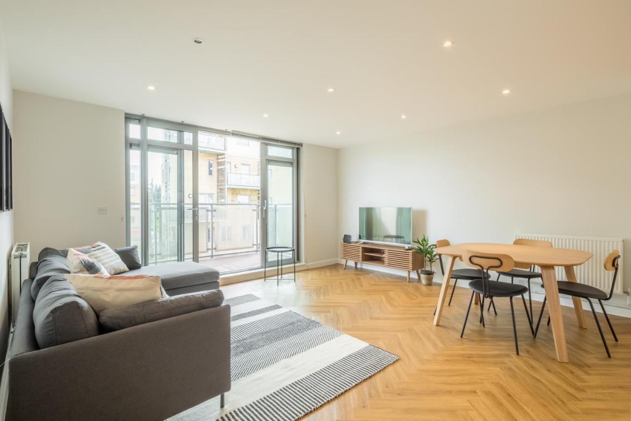 Executive 2Br Apartment Next To Station + Parking CBG Exteriör bild