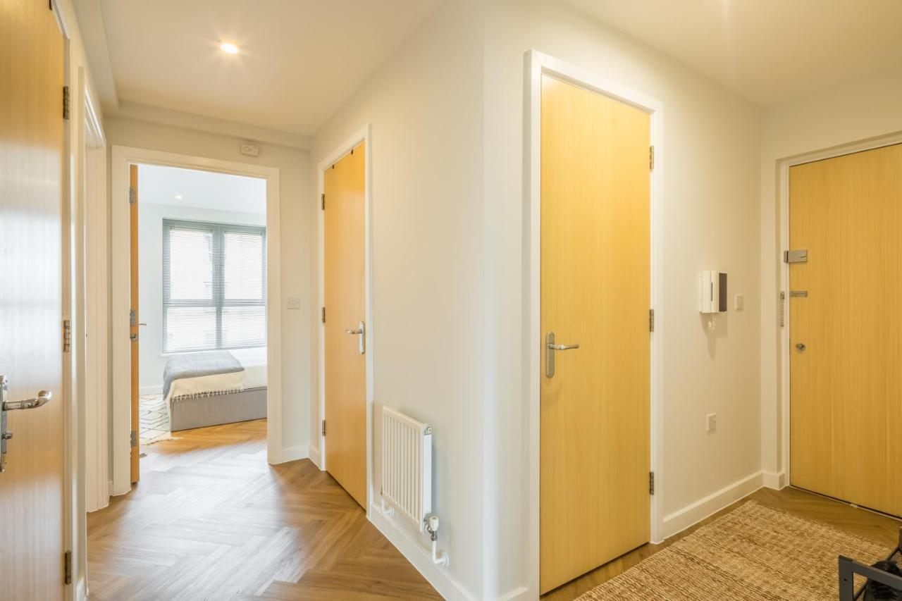 Executive 2Br Apartment Next To Station + Parking CBG Exteriör bild