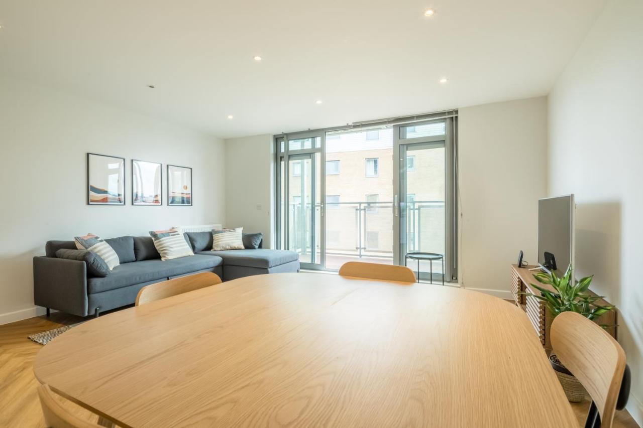 Executive 2Br Apartment Next To Station + Parking CBG Exteriör bild