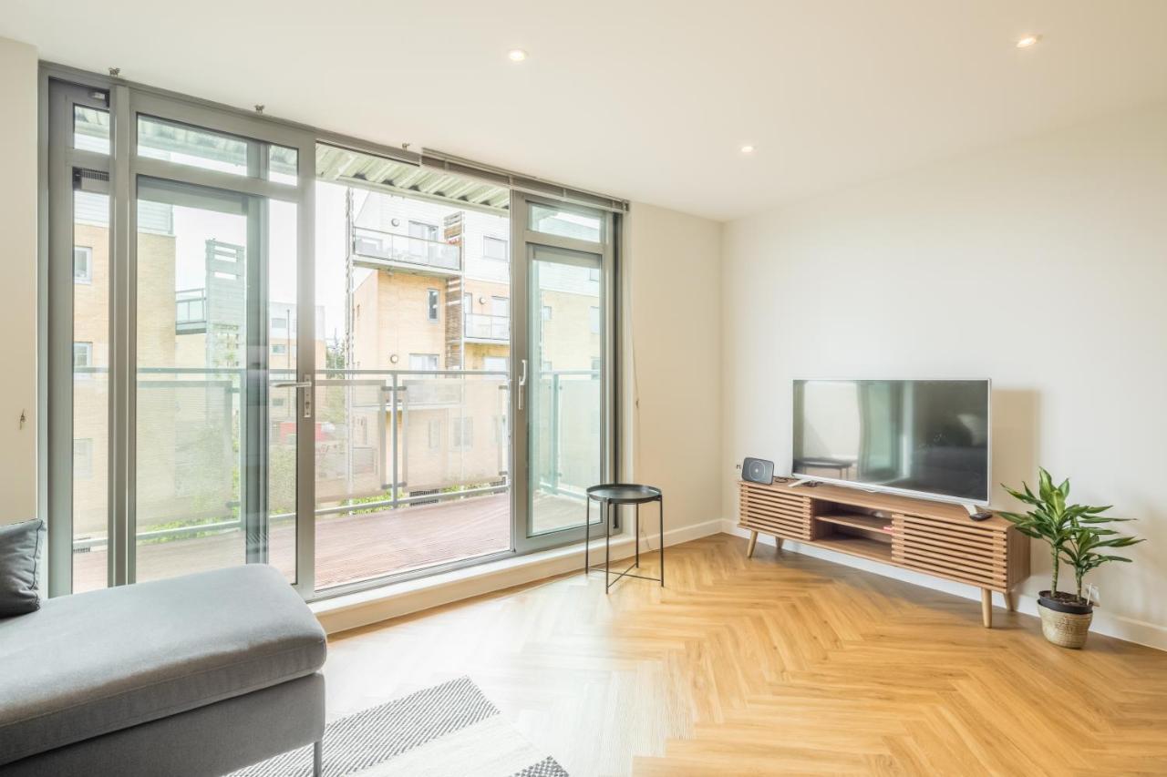 Executive 2Br Apartment Next To Station + Parking CBG Exteriör bild