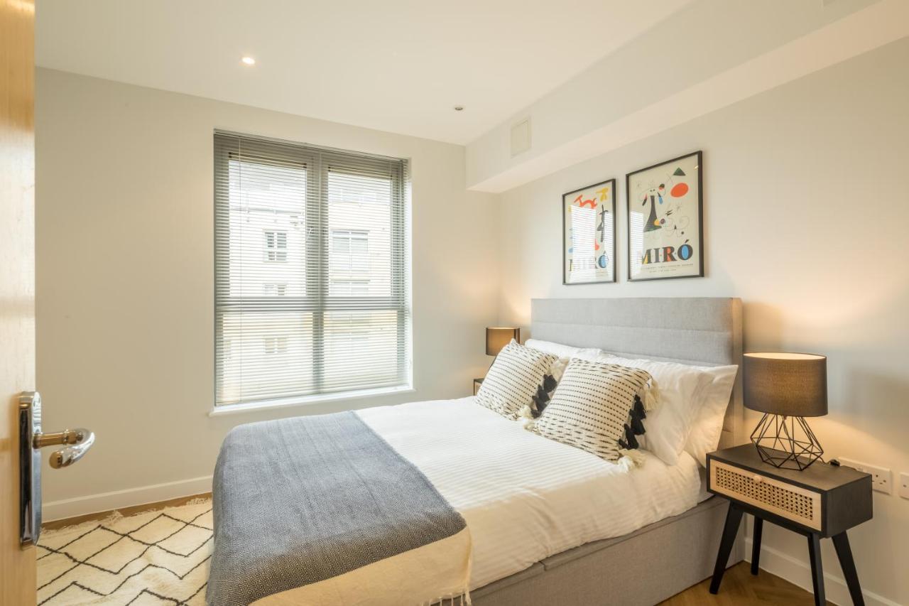 Executive 2Br Apartment Next To Station + Parking CBG Exteriör bild