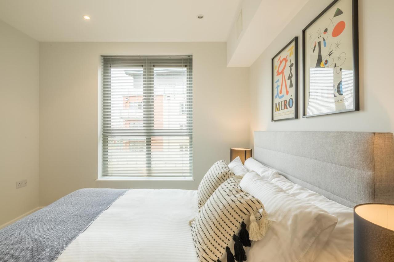 Executive 2Br Apartment Next To Station + Parking CBG Exteriör bild