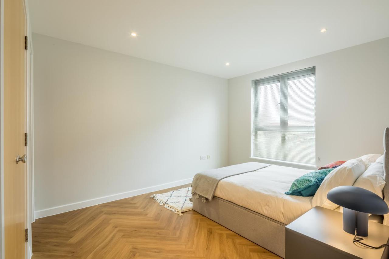 Executive 2Br Apartment Next To Station + Parking CBG Exteriör bild