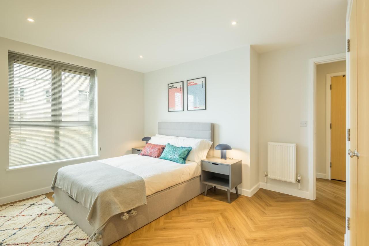 Executive 2Br Apartment Next To Station + Parking CBG Exteriör bild