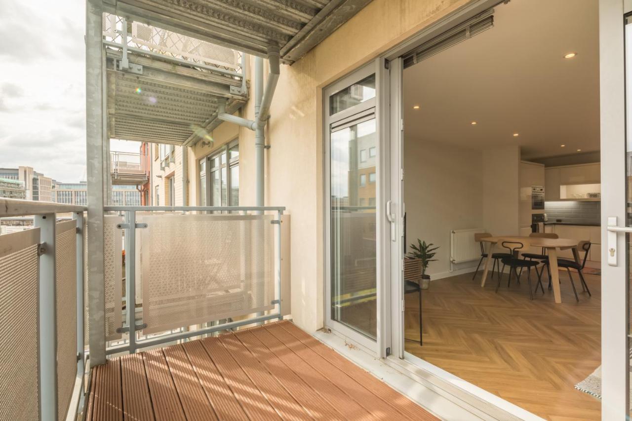 Executive 2Br Apartment Next To Station + Parking CBG Exteriör bild