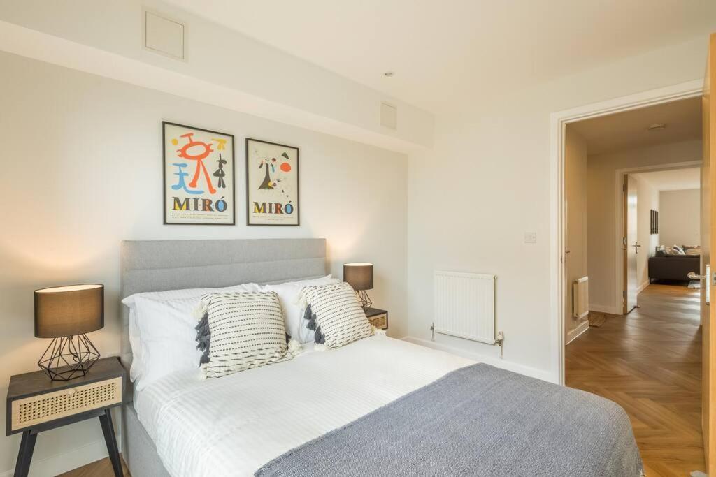 Executive 2Br Apartment Next To Station + Parking CBG Exteriör bild