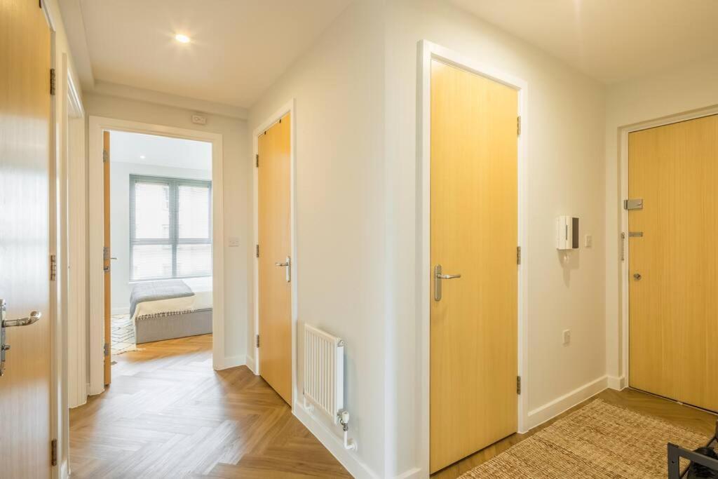 Executive 2Br Apartment Next To Station + Parking CBG Exteriör bild
