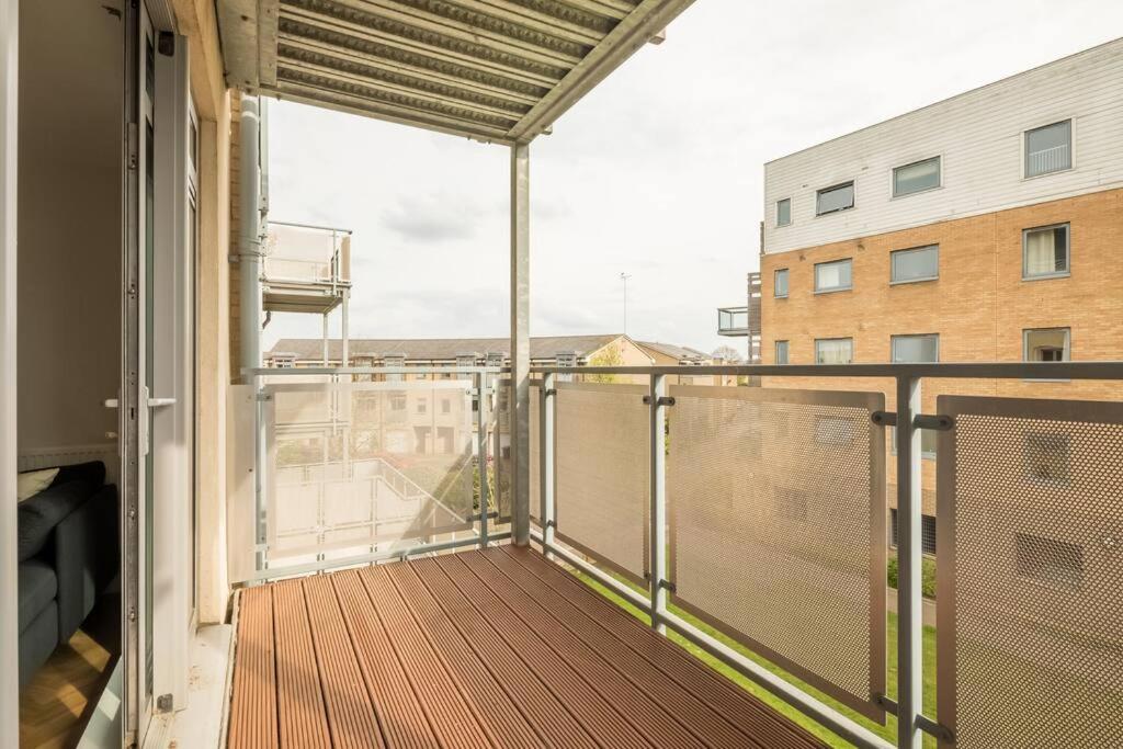 Executive 2Br Apartment Next To Station + Parking CBG Exteriör bild