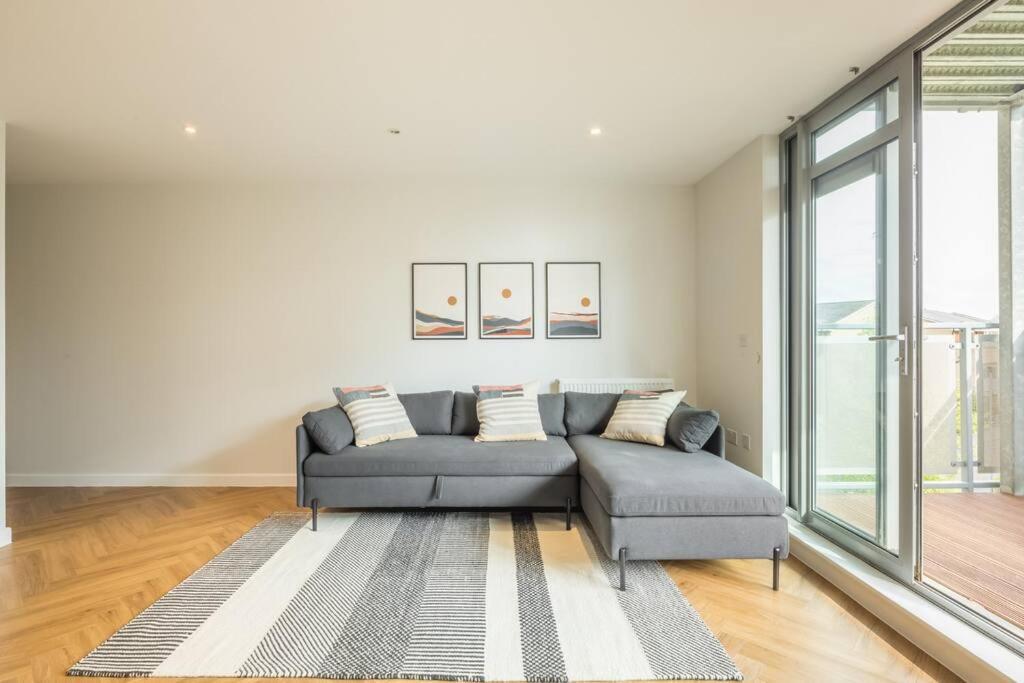 Executive 2Br Apartment Next To Station + Parking CBG Exteriör bild
